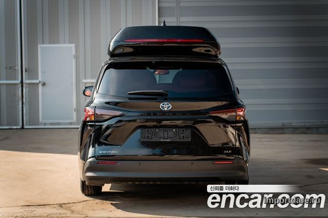 Toyota Sienna сзади