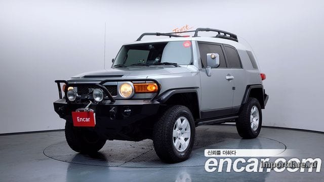 TOYOTA FJ 2010 — 148 530 км, серебристо-серый, Корея — под ключ — фото 1