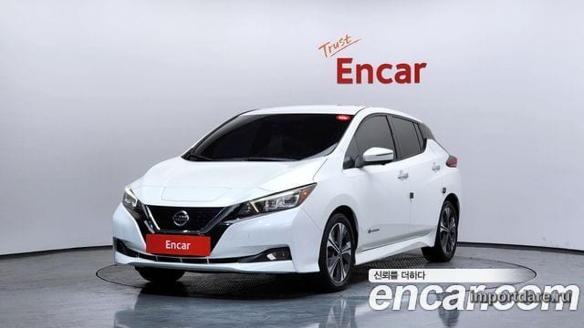 Nissan Leaf спереди