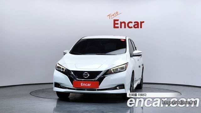 Nissan Leaf интерьер