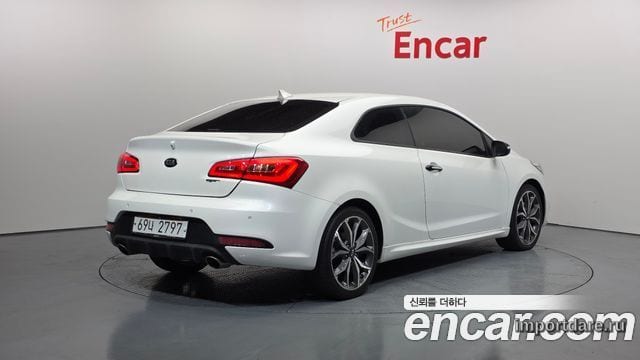 Kia K3 Coupe сбоку