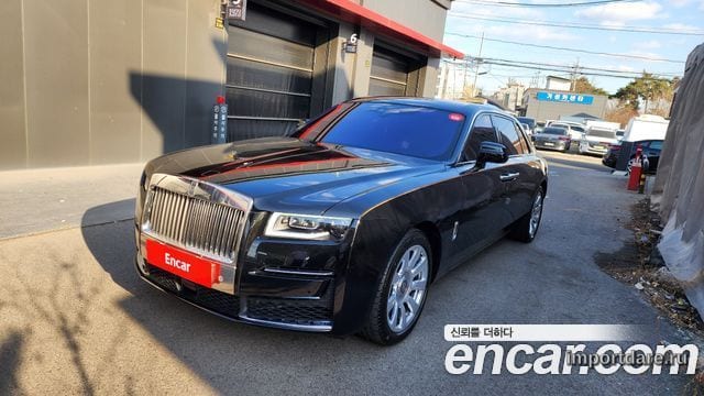 Rolls-Royce Ghost спереди
