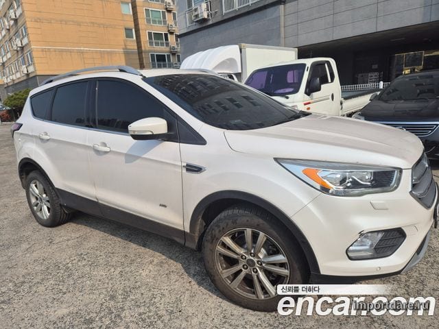 Ford Kuga сбоку