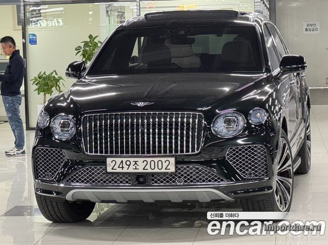 BENTLEY BENTAYGA 2024 — 8 900 км, тёмно-зелёный, Корея — под ключ — фото 1