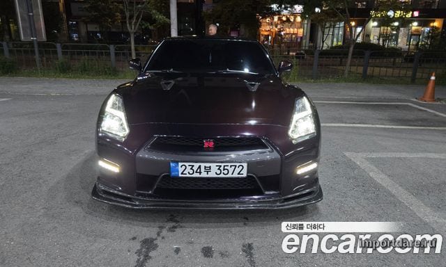 Nissan GT-R интерьер