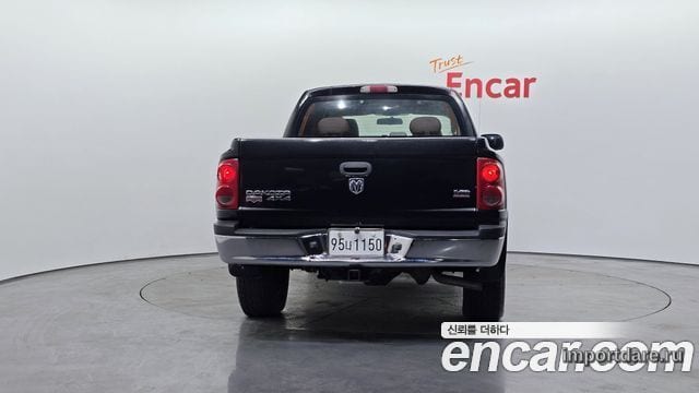 Dodge Dakota сзади