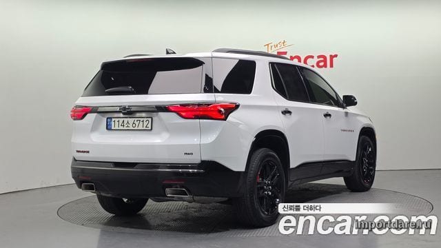 Chevrolet Traverse сбоку