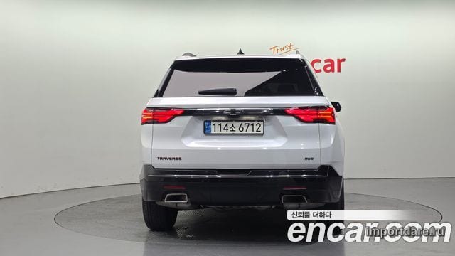 Chevrolet Traverse сзади