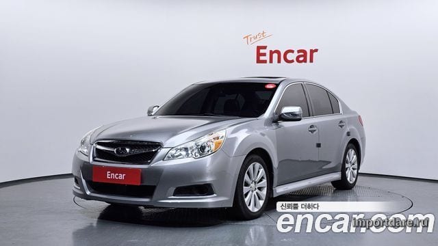 Subaru Legacy спереди