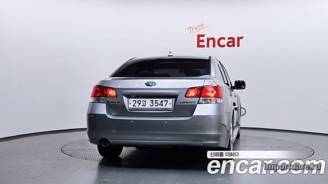 Subaru Legacy сзади