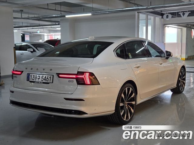 Volvo S90 сбоку