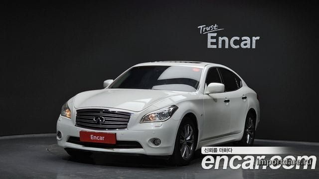 Infiniti M37 спереди