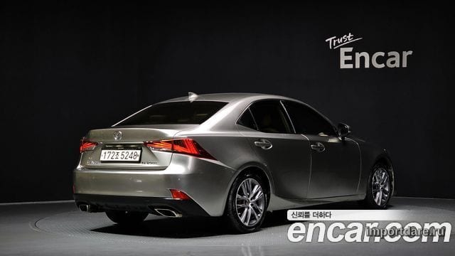 LEXUS IS200T 2017 — 43 957 км, серебристо-серый, Корея — под ключ — фото 2