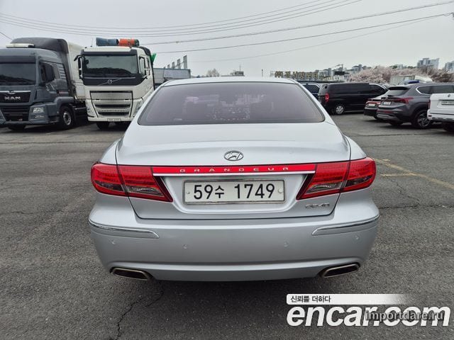 Hyundai Luxury Grandeur сзади
