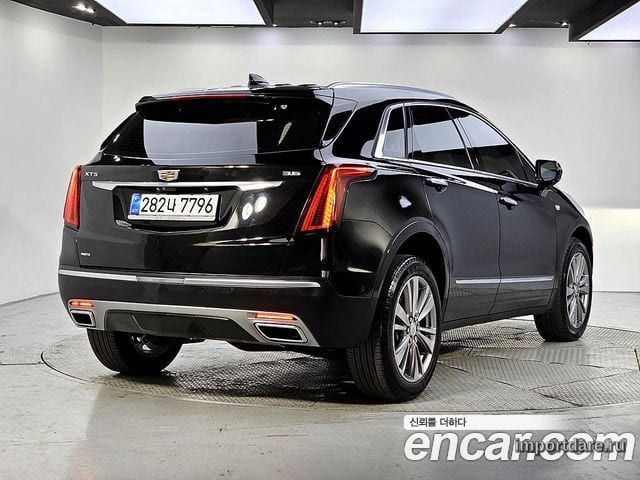 Cadillac Xt5 сбоку
