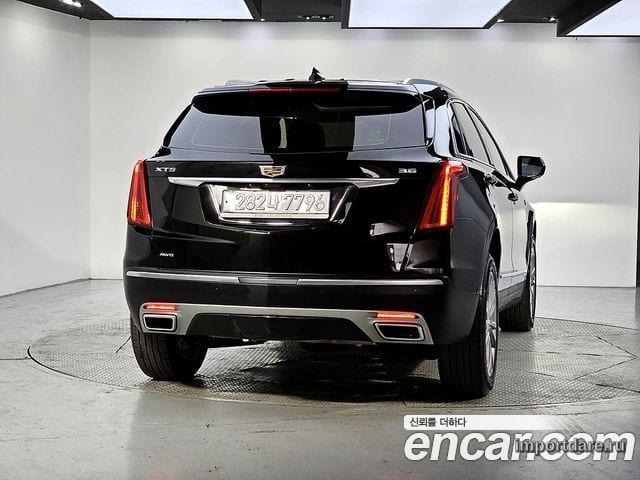 Cadillac Xt5 сзади