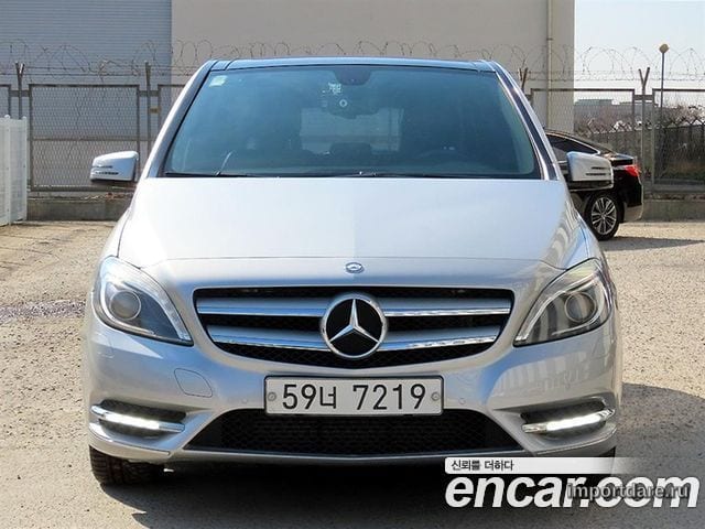 MERCEDES-BENZ B-CLASS W246 2013 — 117 450 км, серебристый, Корея — под ключ — фото 1