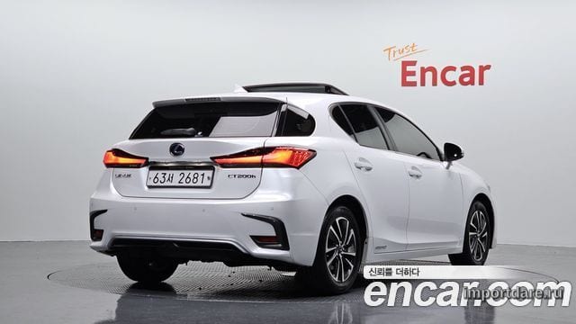 Lexus Ct сбоку