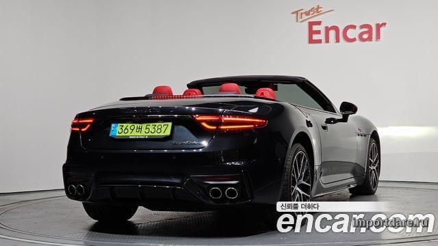 Maserati Grancabrio сбоку