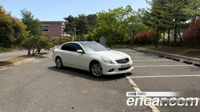 Infiniti G25 спереди