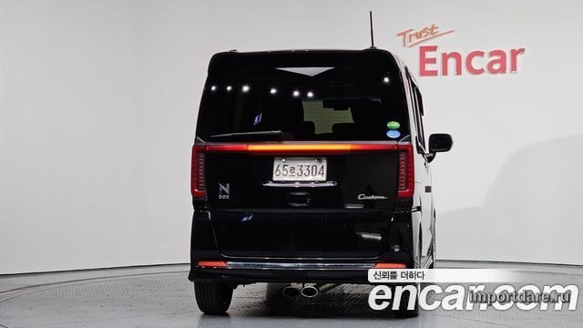 Honda N-Box сзади