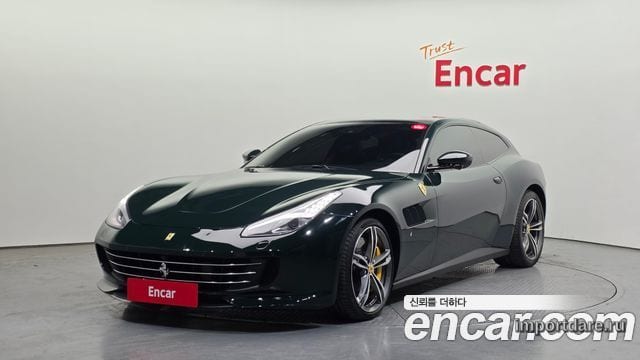 Ferrari GTC4 спереди