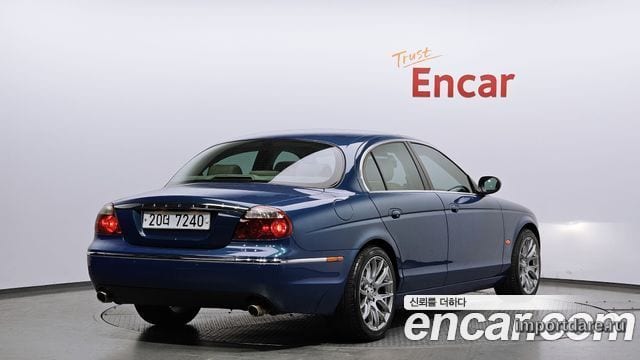 Jaguar S-Type сбоку