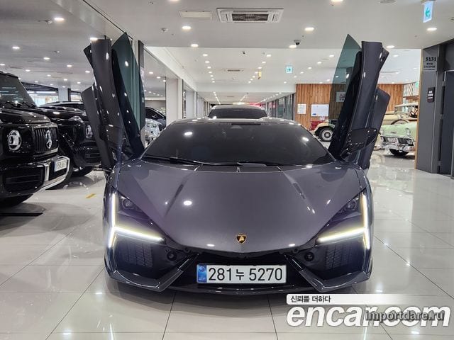 Lamborghini Revuelto интерьер