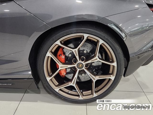 Lamborghini Revuelto детали