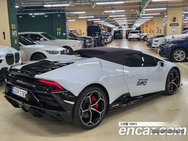Lamborghini Huracan сбоку