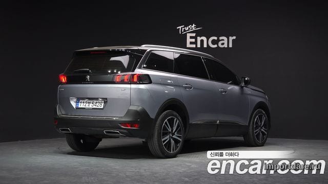 Peugeot 5008 сбоку