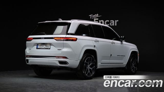 Jeep Grand Cherokee сбоку