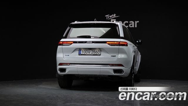 Jeep Grand Cherokee сзади