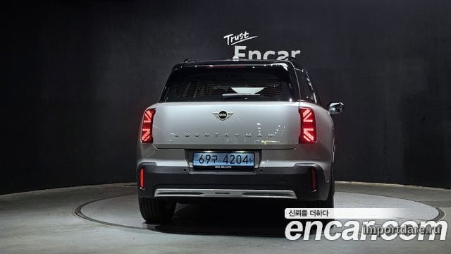 MINI Cooper Countryman Electric сзади