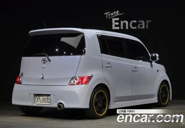 Toyota Bb сбоку