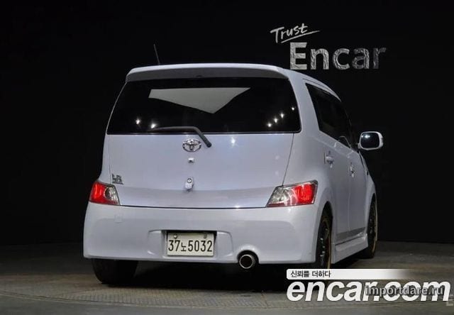 Toyota Bb сзади