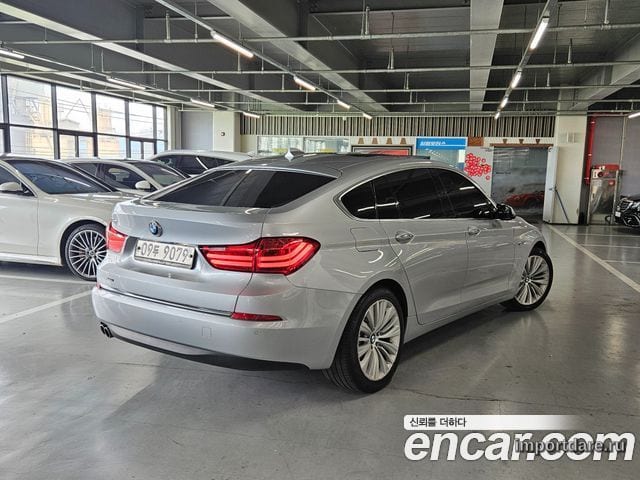 BMW 5 Series GT сзади