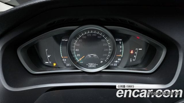 VOLVO V40 CROSS COUNTRY 2019 — 58 342 км, белый, Корея — под ключ — фото 8