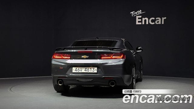 Chevrolet Camaro сзади