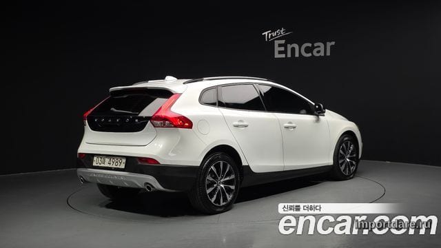 VOLVO V40 CROSS COUNTRY 2019 — 65 021 км, белый, Корея — под ключ — фото 2