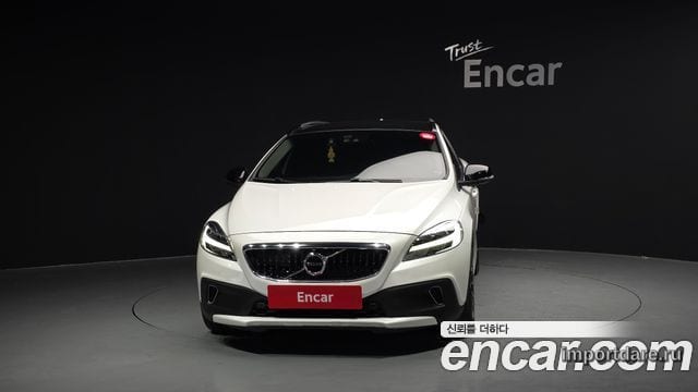 VOLVO V40 CROSS COUNTRY 2019 — 65 021 км, белый, Корея — под ключ — фото 3