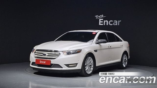 Ford Taurus спереди