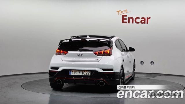 Hyundai Veloster сзади