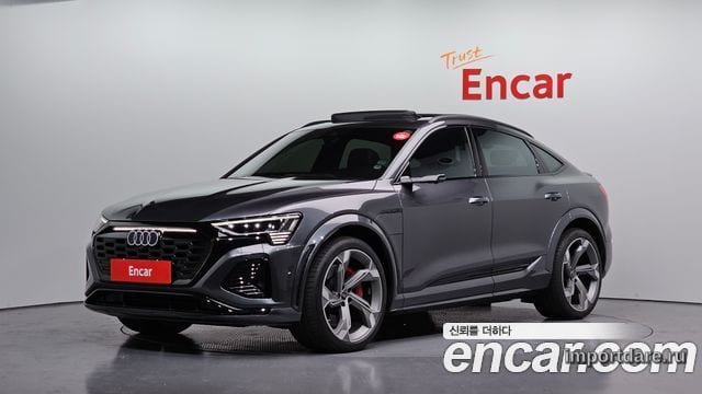 Audi SQ8 спереди