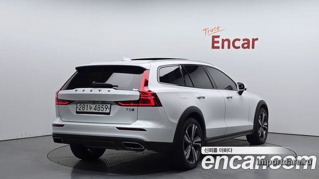 VOLVO V60 CROSS COUNTRY 2020 — 48 792 км, белый, Корея — под ключ — фото 1
