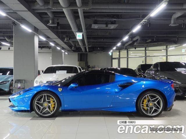 Ferrari F8 Spider интерьер