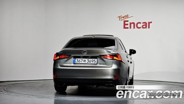 Lexus Is сзади