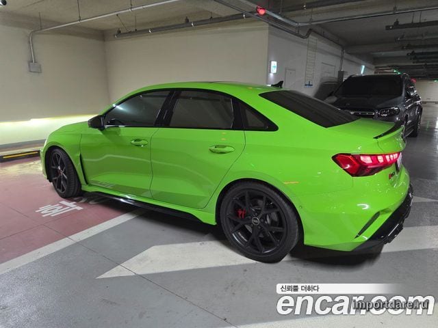 Audi RS3 сбоку