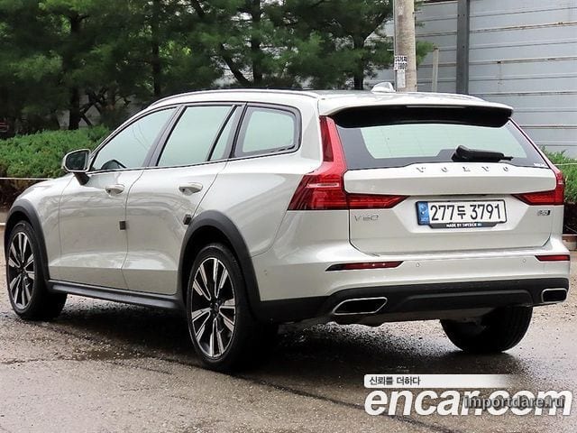 VOLVO V60 CROSS COUNTRY 2022 — 40 480 км, серебристо-серый, Корея — под ключ — фото 3