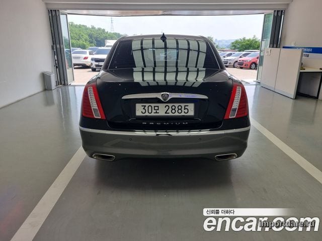 Kia Opirus сзади